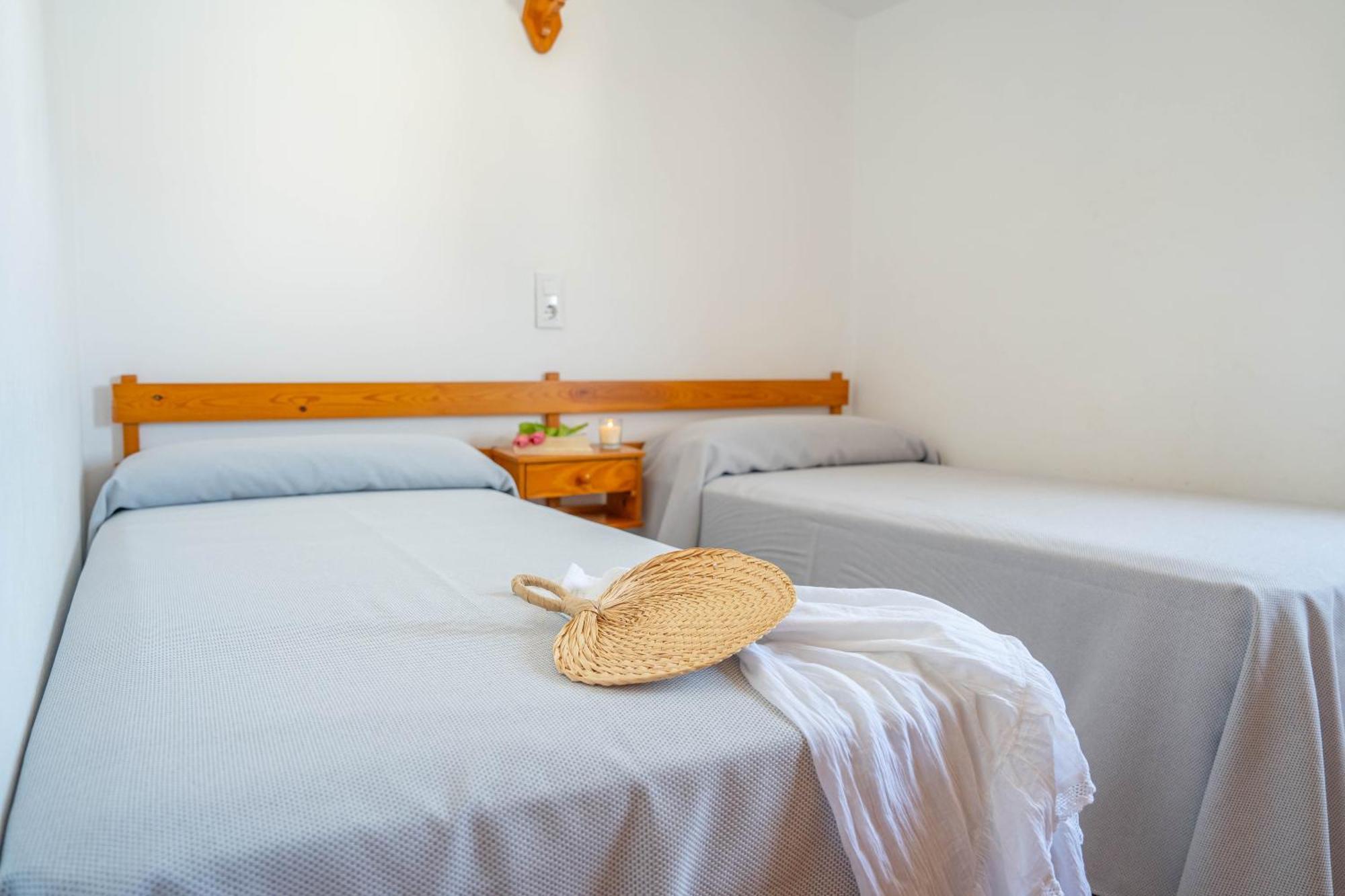 Apartamentos Sa Caleta Exteriör bild