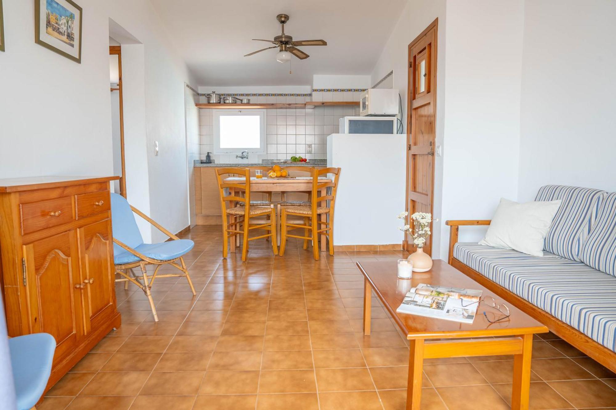 Apartamentos Sa Caleta Exteriör bild