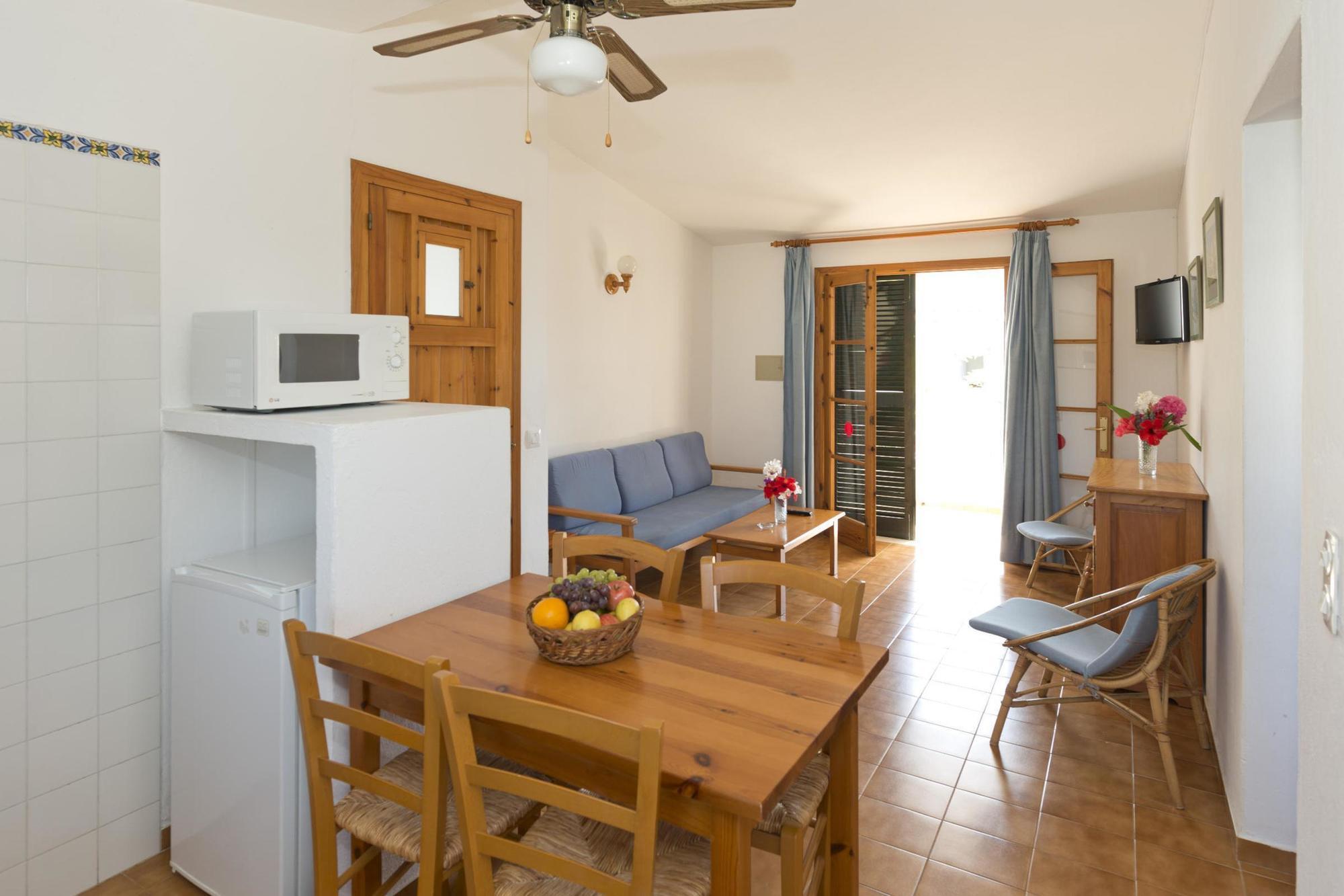 Apartamentos Sa Caleta Exteriör bild