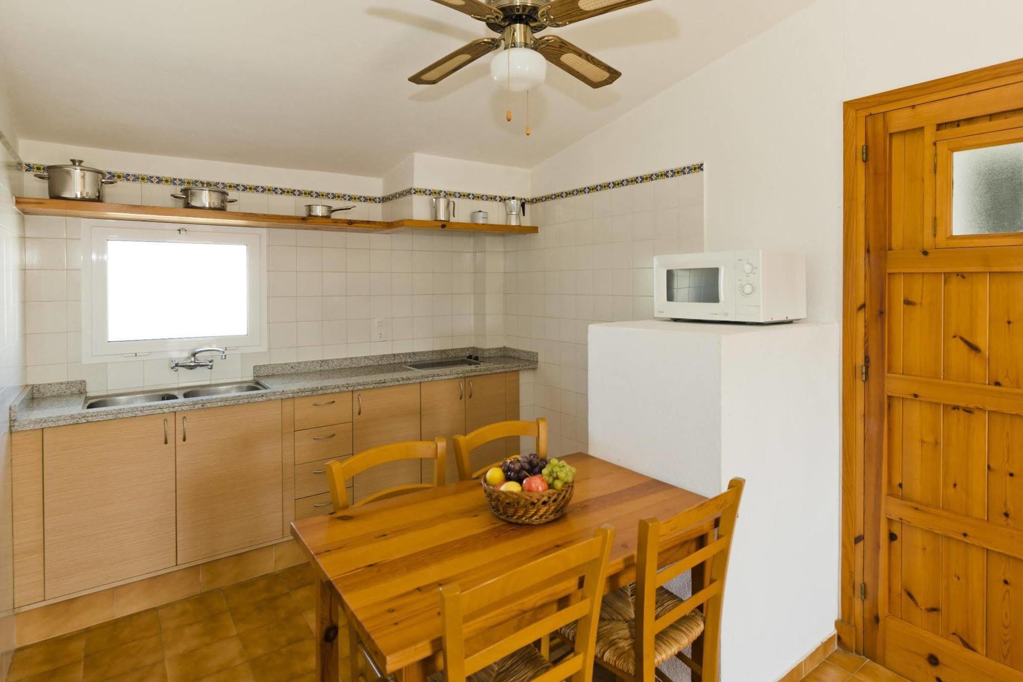 Apartamentos Sa Caleta Exteriör bild